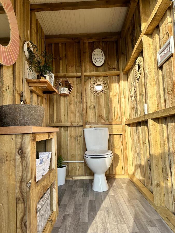 Deerstone Glamping-Pinhaw Beacon Dome Hot Tub Hotell Earby Exteriör bild
