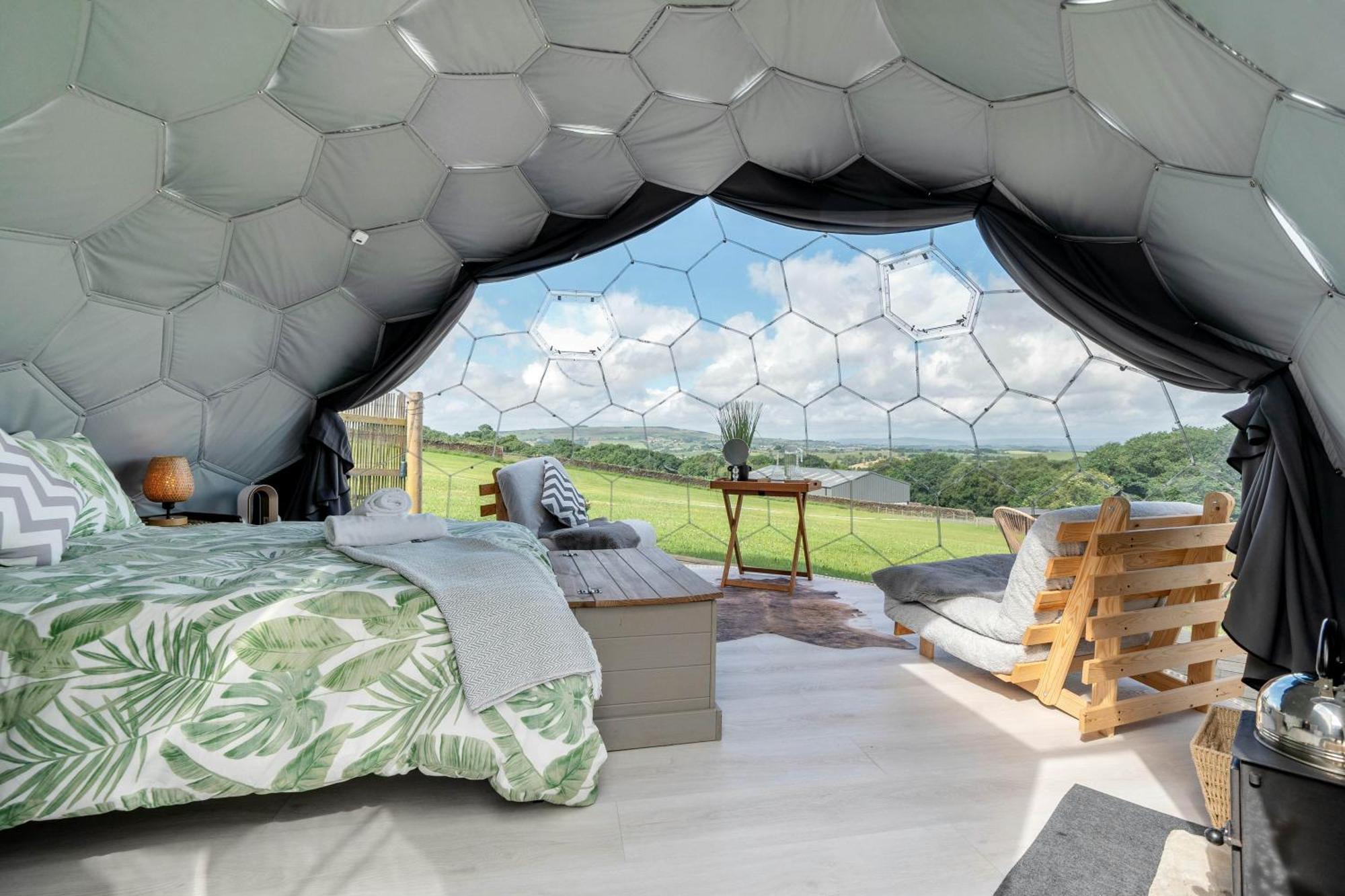 Deerstone Glamping-Pinhaw Beacon Dome Hot Tub Hotell Earby Exteriör bild